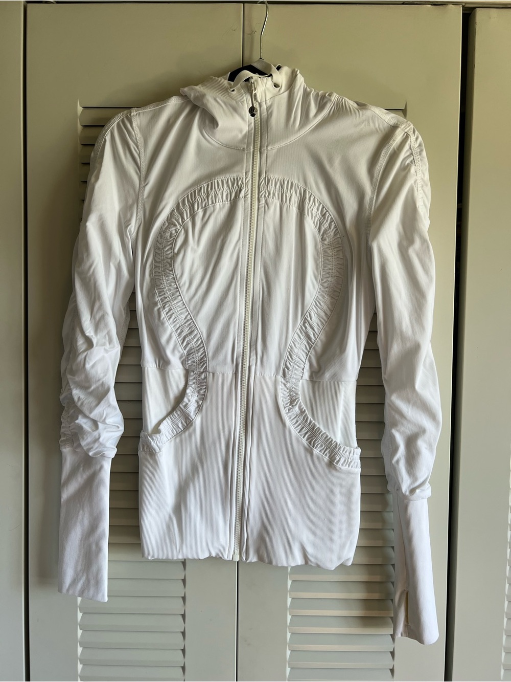 Lululemon Dance Studio White Jacket - Like New - Size 4 - Picture 4 of 6